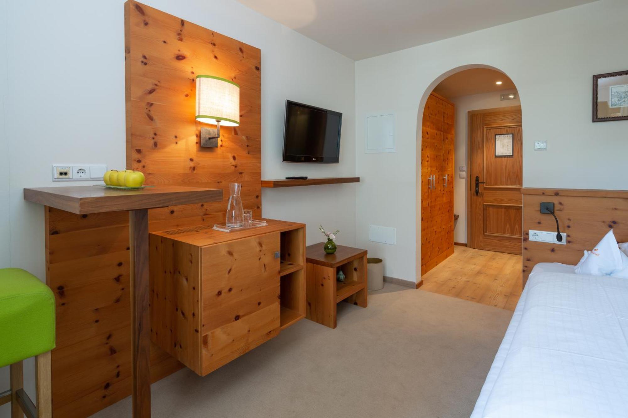 Mirabell Dolomites Hotel - Luxury Ayurveda & Spa Olang Buitenkant foto