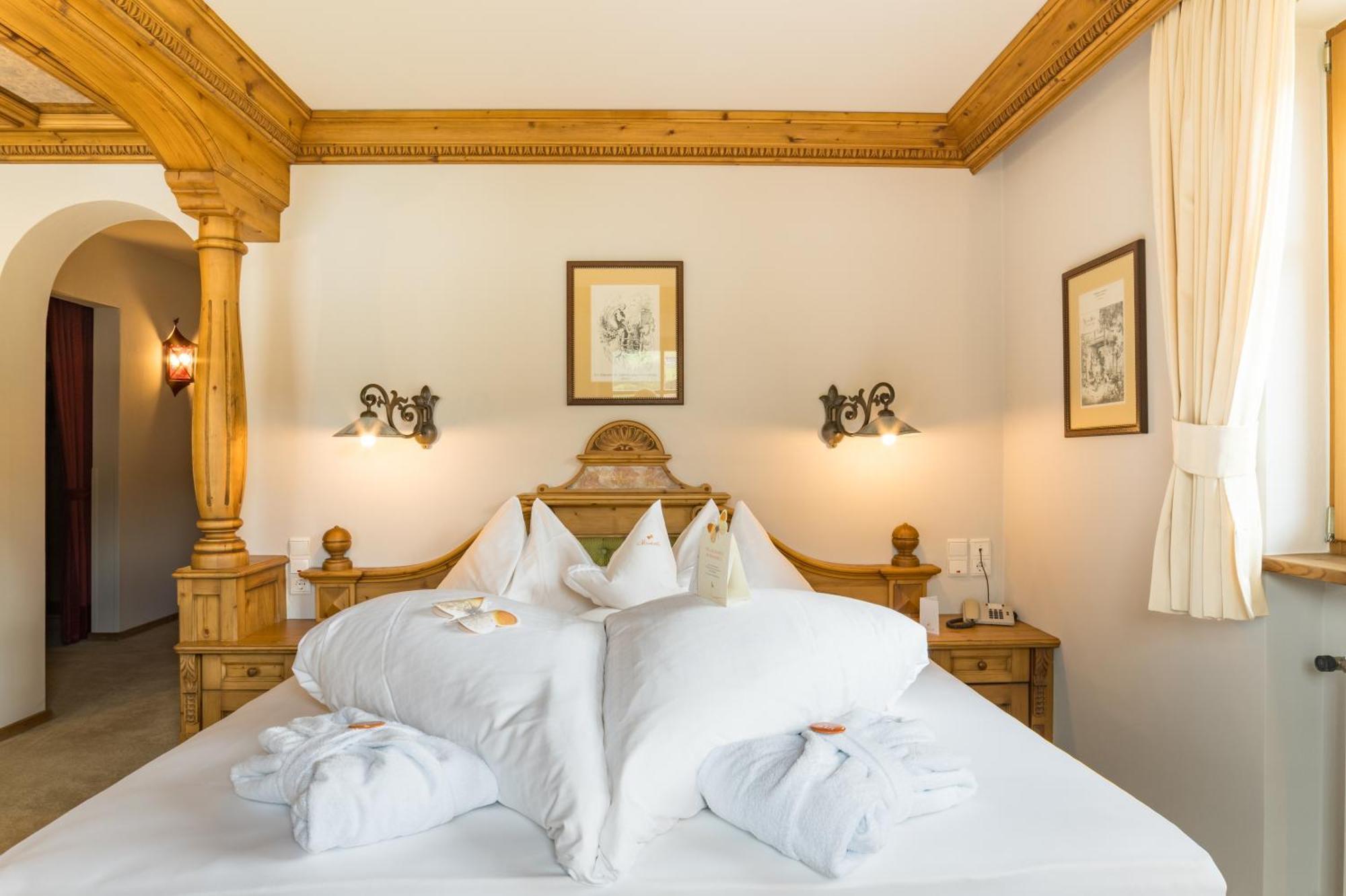 Mirabell Dolomites Hotel - Luxury Ayurveda & Spa Olang Buitenkant foto