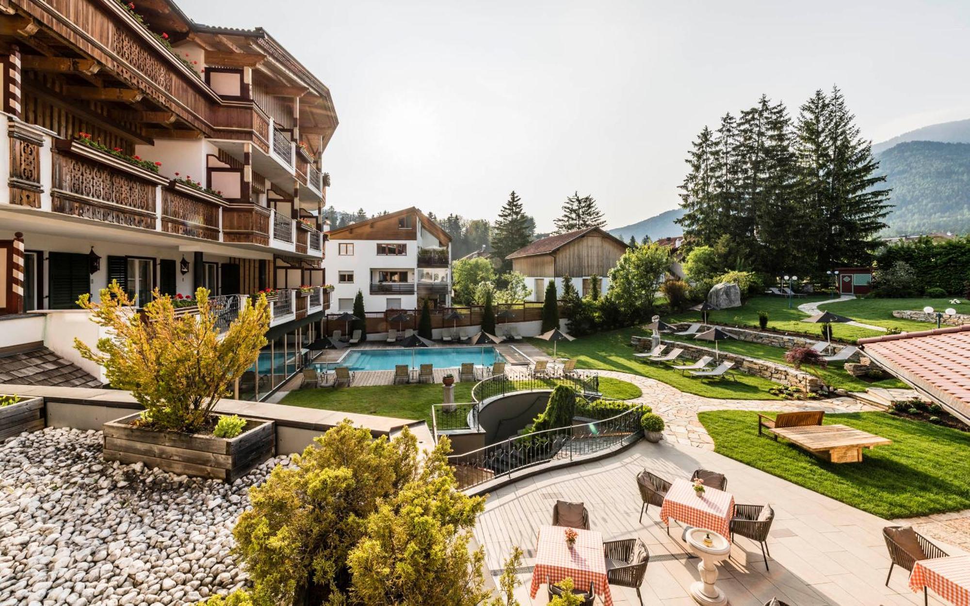 Mirabell Dolomites Hotel - Luxury Ayurveda & Spa Olang Buitenkant foto