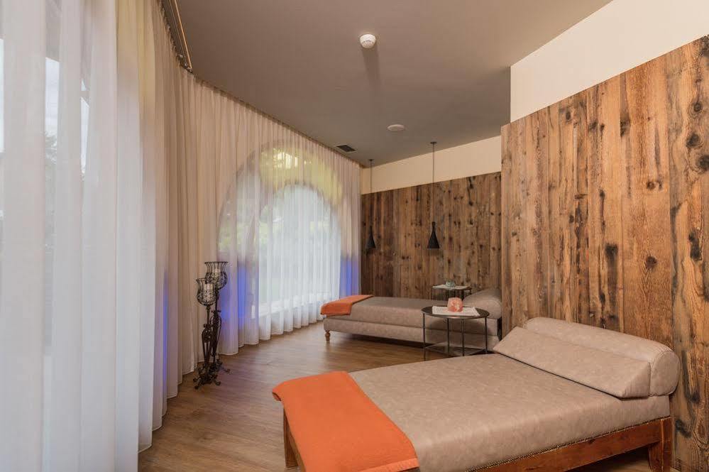 Mirabell Dolomites Hotel - Luxury Ayurveda & Spa Olang Buitenkant foto